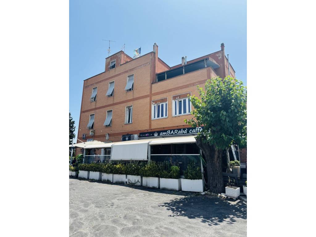 negozio in vendita a Roma in zona Portuense