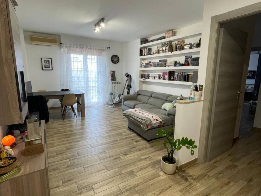 appartamento in vendita a Roma in zona Dragoncello