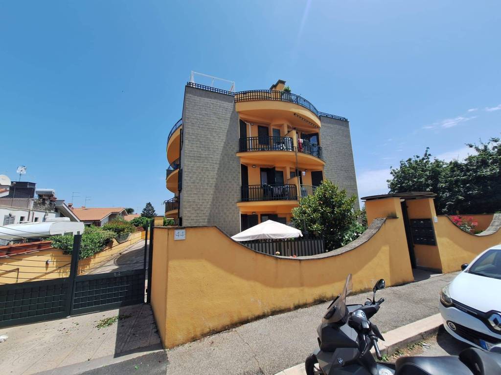 appartamento in vendita a Roma in zona Castelverde