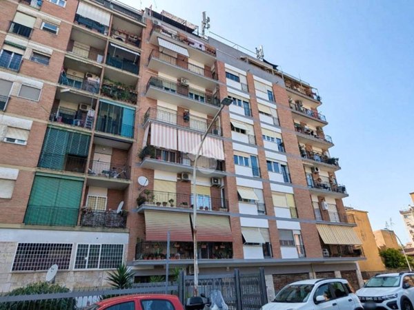 appartamento in vendita a Roma in zona Tuscolano