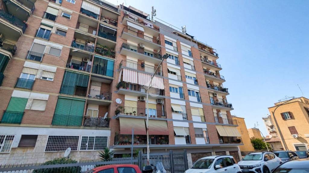 appartamento in vendita a Roma in zona Tuscolano