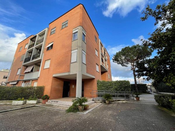 appartamento in vendita a Roma in zona Giuliano Dalmata