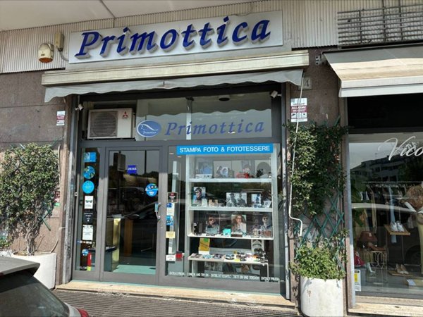 negozio in vendita a Roma in zona Monte Sacro/Talenti