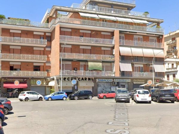 negozio in vendita a Roma in zona Appio Latino