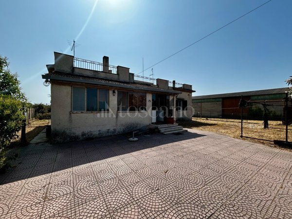 casa indipendente in vendita a Roma in zona Trigoria