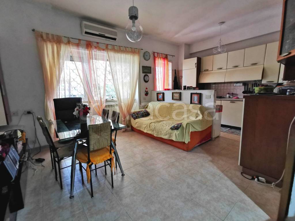 appartamento in vendita a Roma in zona Axa