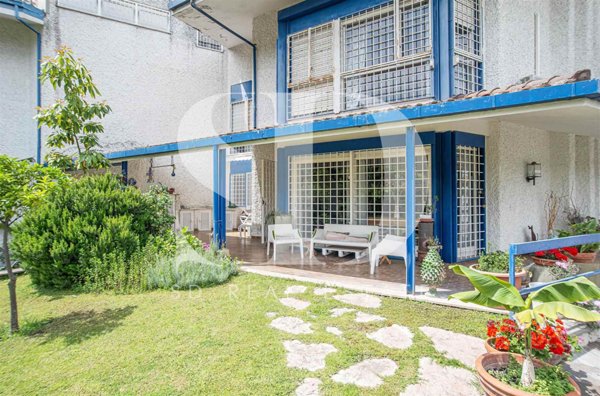 casa indipendente in vendita a Roma in zona Casal Palocco