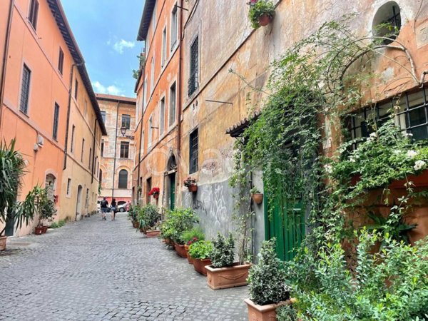 appartamento in vendita a Roma in zona Trastevere