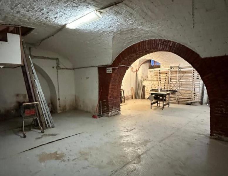 locale commerciale in vendita a Roma in zona Rione Monti/Campitelli