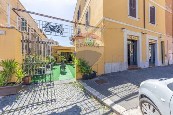 appartamento in vendita a Roma in zona Appio Latino