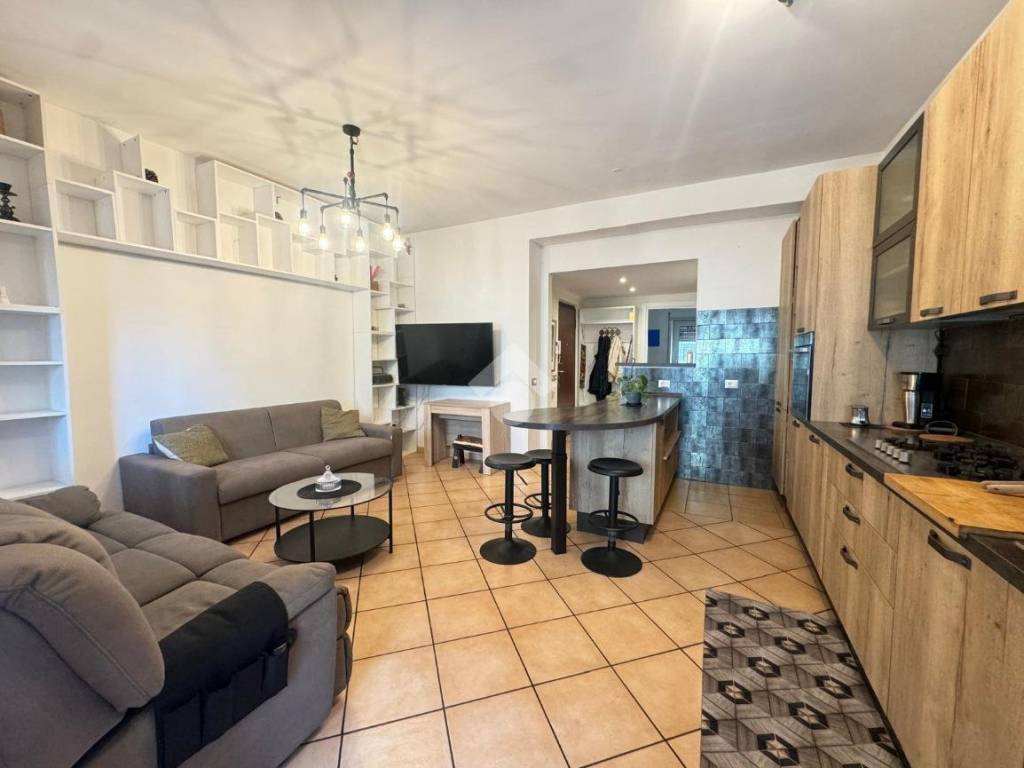 appartamento in vendita a Roma in zona Ardeatino