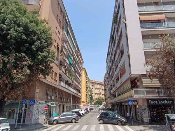 negozio in vendita a Roma in zona Cinecittà