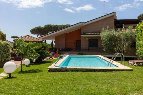 casa indipendente in vendita a Roma in zona Massimina/Casal Lumbroso