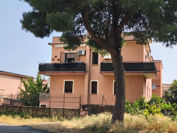 appartamento in vendita a Roma in zona Torre Angela