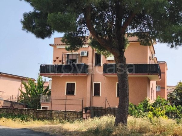 appartamento in vendita a Roma in zona Torre Angela