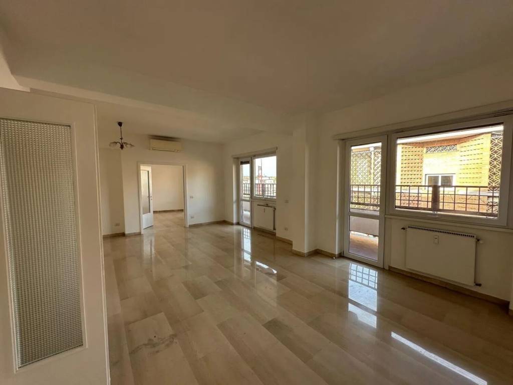 appartamento in vendita a Roma in zona Giuliano Dalmata