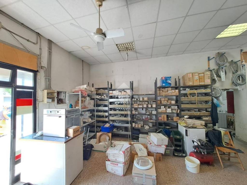 negozio in vendita a Roma in zona Alessandrino