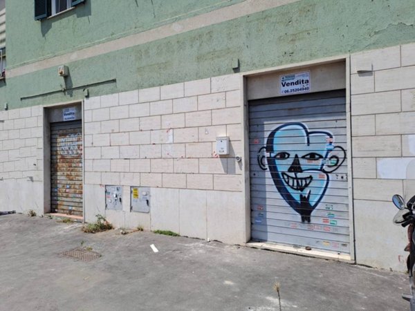 negozio in vendita a Roma in zona Alessandrino