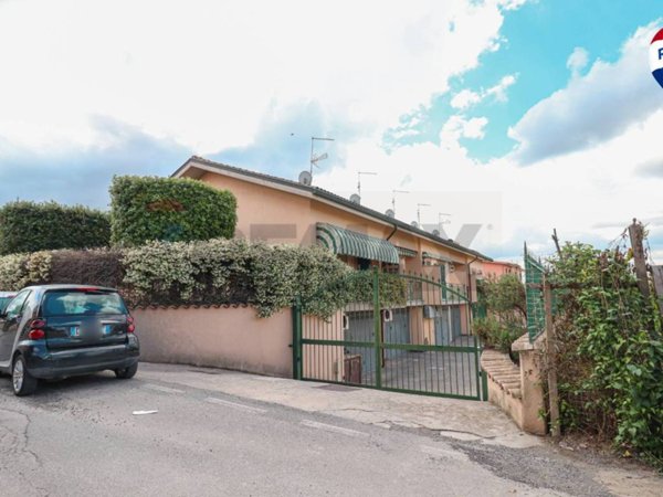 appartamento in vendita a Roma in zona Finocchio