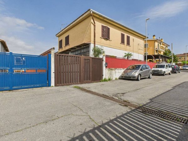 capannone in vendita a Roma in zona Ponte Galeria