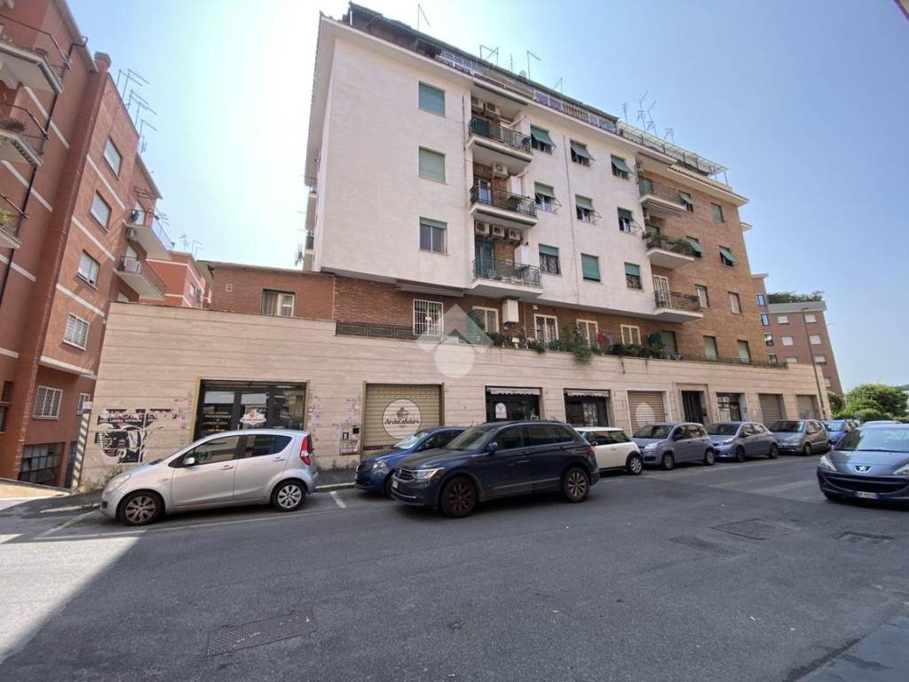 appartamento in vendita a Roma in zona Appio Latino
