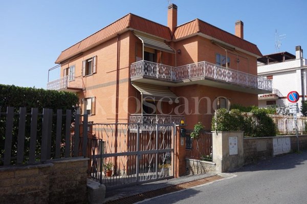 appartamento in vendita a Roma in zona Torrione Cerquetta