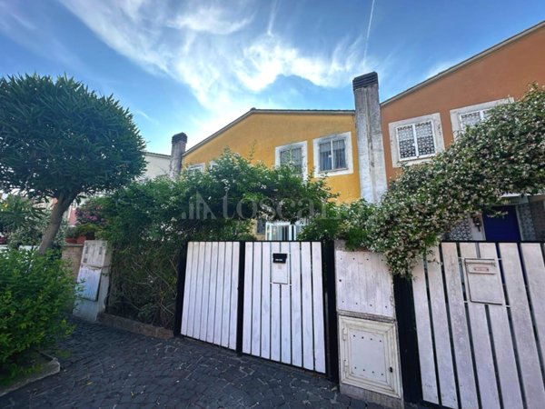 villa in vendita a Roma in zona Casal Palocco