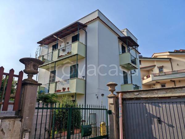 appartamento in vendita a Roma in zona Torre Angela
