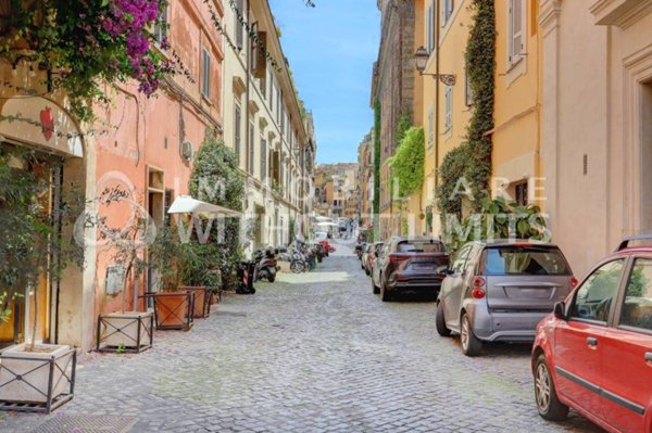 appartamento in vendita a Roma in zona Rione Monti/Campitelli