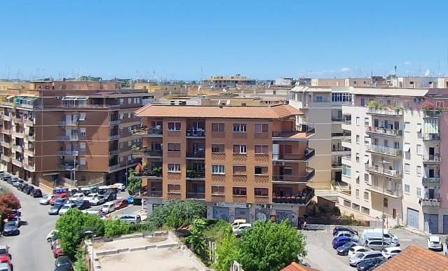 appartamento in vendita a Roma in zona Appio Claudio