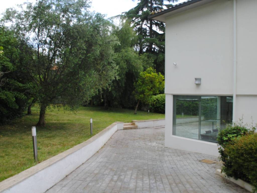 casa indipendente in vendita a Roma in zona Massimina/Casal Lumbroso