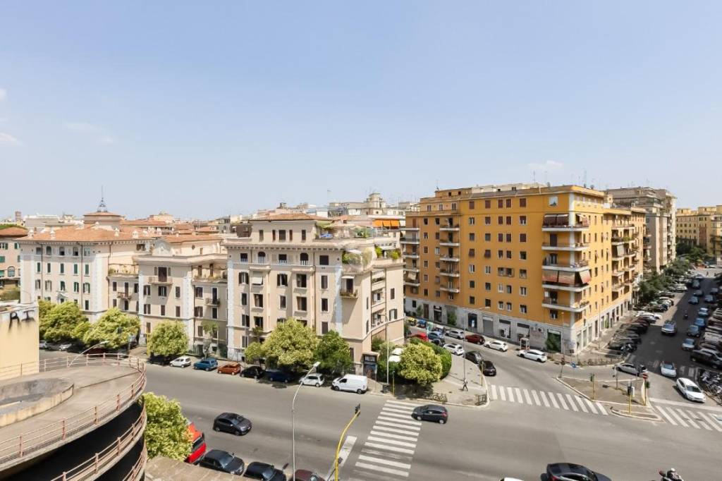appartamento in vendita a Roma in zona Appio Latino