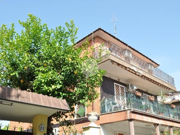 appartamento in vendita a Roma in zona Finocchio