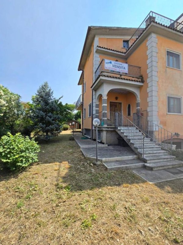 casa indipendente in vendita a Roma in zona Torre Gaia