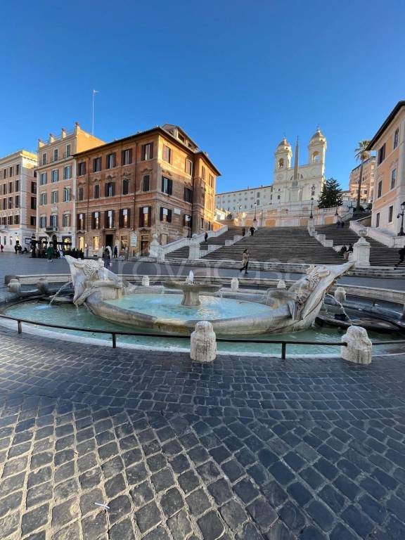 appartamento in vendita a Roma in zona Trevi-Colonna