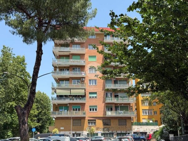 appartamento in vendita a Roma in zona Ostiense