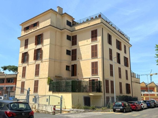 appartamento in vendita a Roma in zona Tuscolano