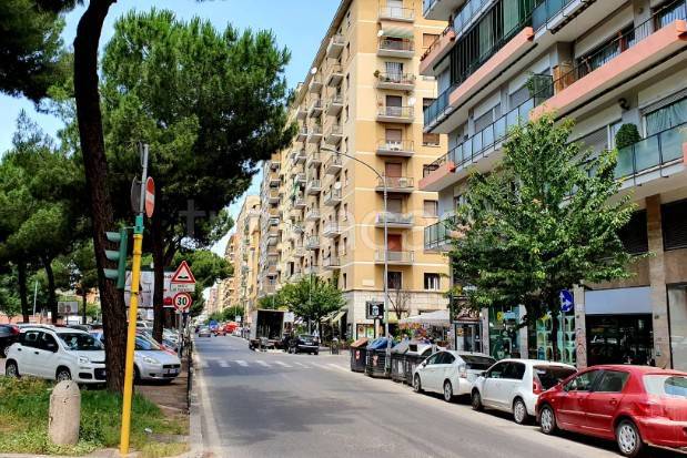 negozio in vendita a Roma in zona Appio Latino