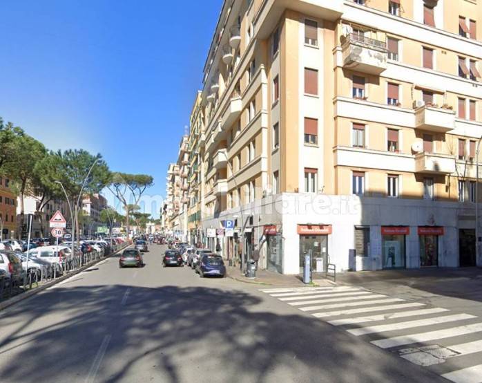 negozio in vendita a Roma in zona Appio Latino