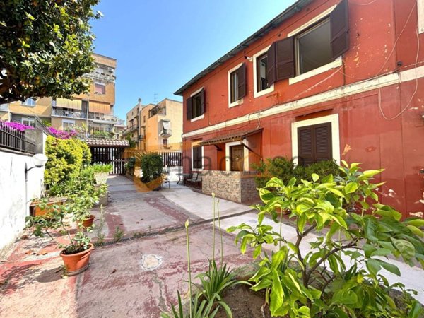 appartamento in vendita a Roma in zona Prenestino-Centocelle