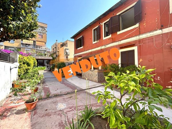 appartamento in vendita a Roma in zona Prenestino-Centocelle