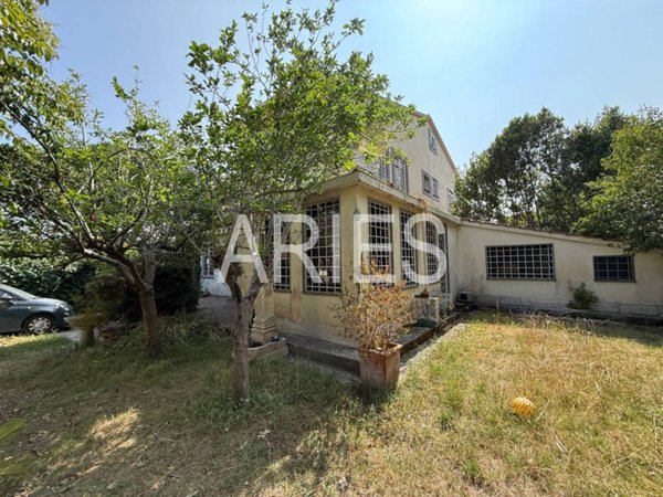 casa indipendente in vendita a Roma in zona Casal Palocco