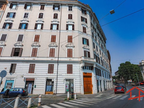 negozio in vendita a Roma in zona Rione Monti/Campitelli