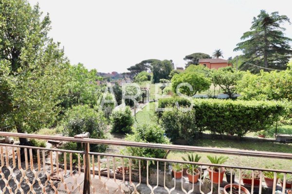 casa indipendente in vendita a Roma in zona Casal Palocco