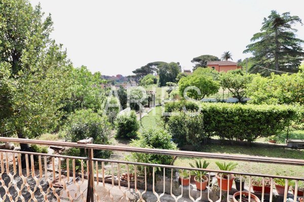 casa indipendente in vendita a Roma