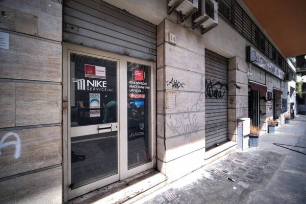 negozio in vendita a Roma in zona Tuscolano