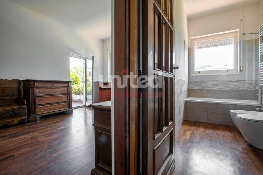casa indipendente in vendita a Roma in zona Casal Palocco