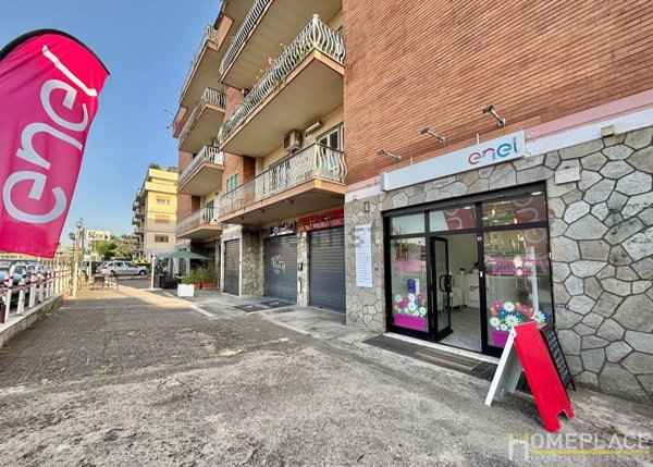 locale commerciale in vendita a Roma in zona Torre Maura