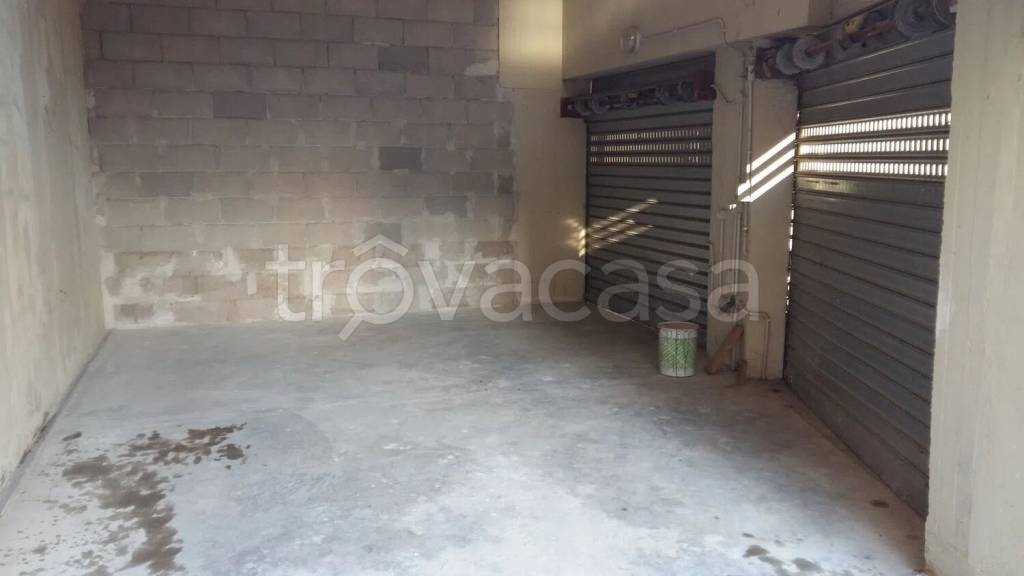 locale di sgombero in vendita a Roma in zona Casal Morena
