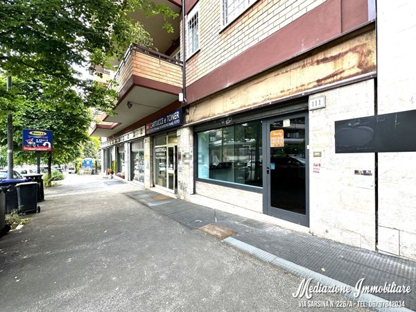 locale commerciale in vendita a Roma in zona Torrino